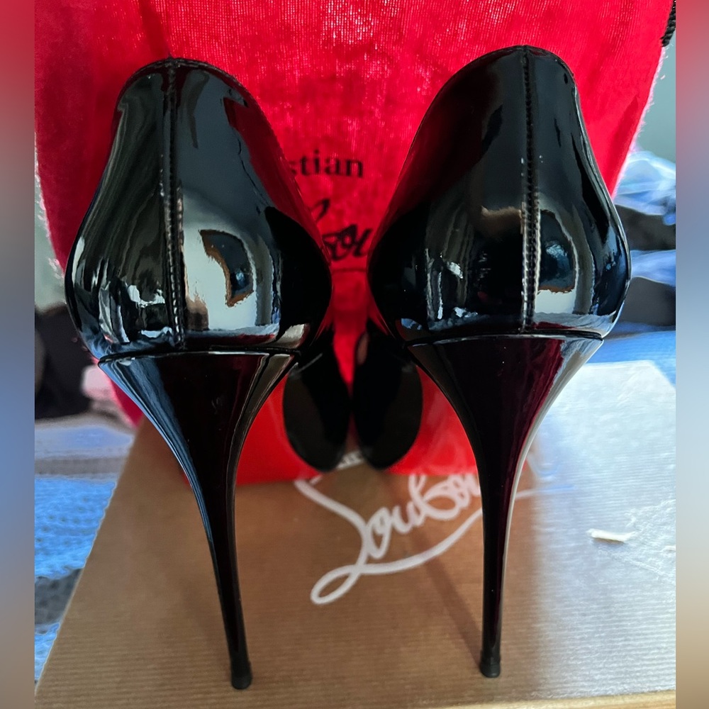Christian Louboutin New Very Prive 120
Black Patent Heels size 7.5 US